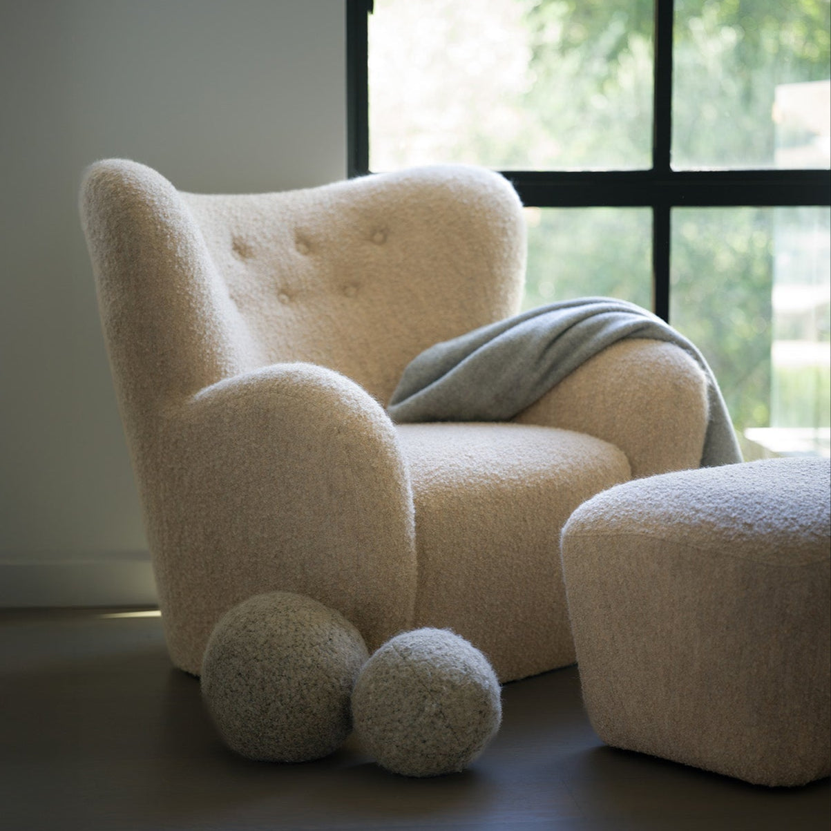 Luxurious White Boucle Lounge Chair - Papa Teddy by House of Leon