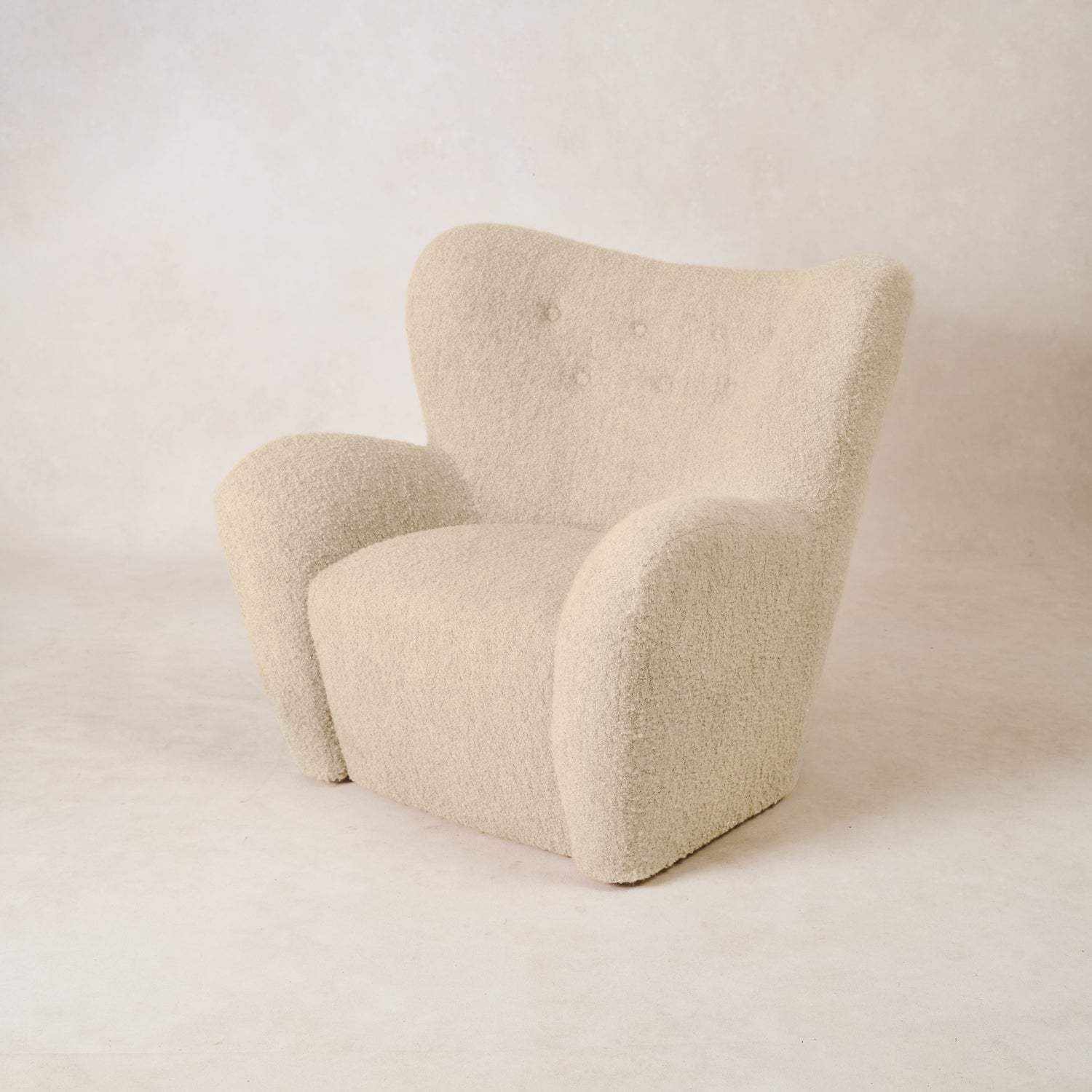 Luxurious White Boucle Lounge Chair - Papa Teddy by House of Leon